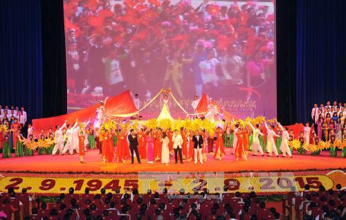 Hào sảng chương trình nghệ thuật "Việt Nam - Thời đại Hồ Chí Minh" 